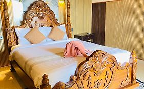 Adila Warung And Homestay